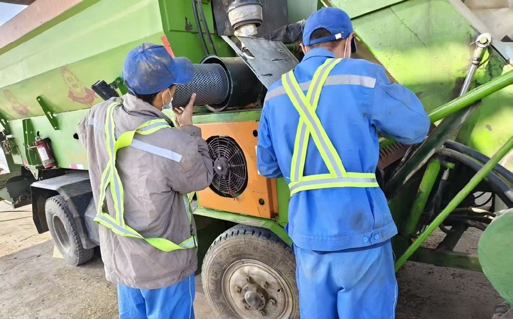 金秋青贮忙,设备护安康