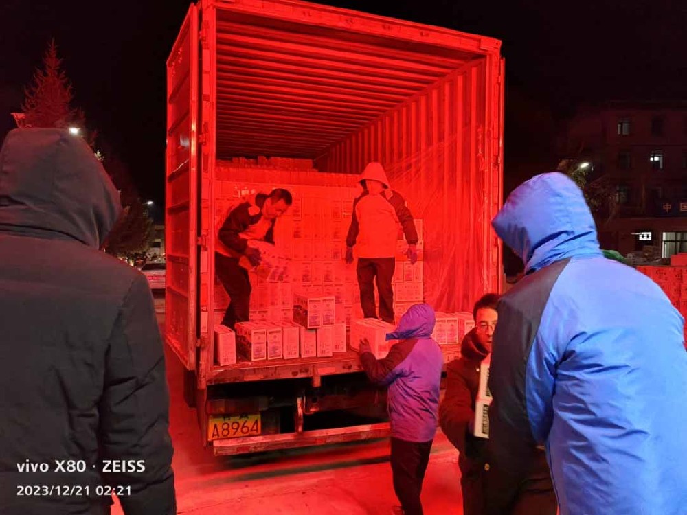 前进集团援助积石山、东乡县等地第一批救灾物资顺利抵达灾区