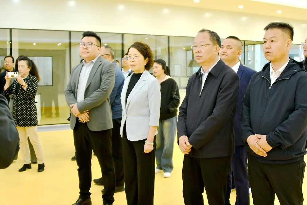 兰州市人大常委会副主任张兆祯一行到甘肃前进集团传祁甘味乳业调研视察
