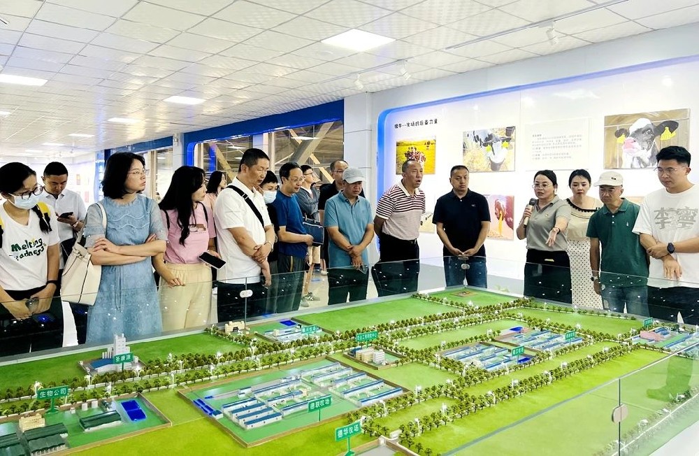 云南省昆明市西山区总工会到甘肃前进集团观摩学习