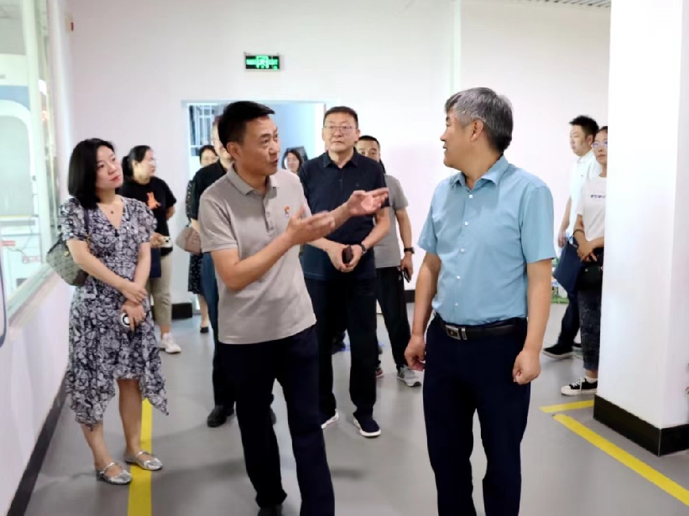 省工信厅制造业人才队伍建设调研组到前进集团传祁乳业调研
