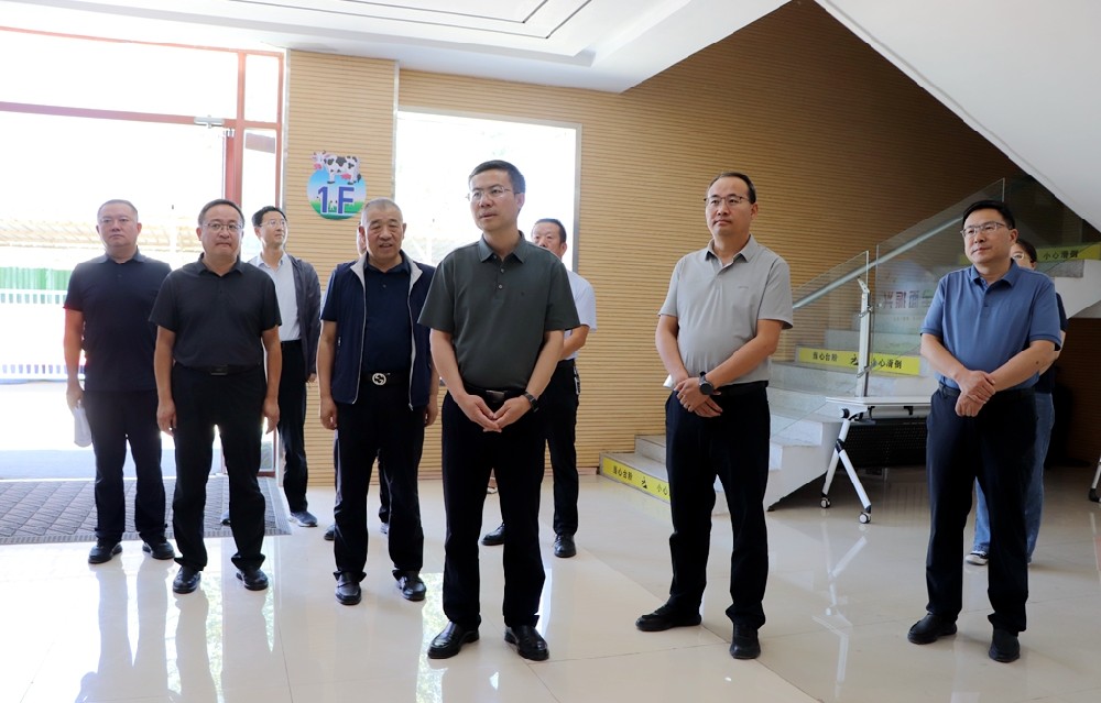 甘州区委书记李锐到甘肃前进集团调研货车司机党建工作
