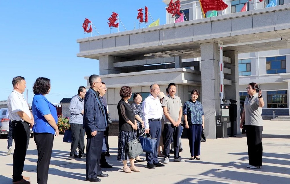 全国第十二次企业民主管理工作第二互检调研组到甘肃前进集团调研指导