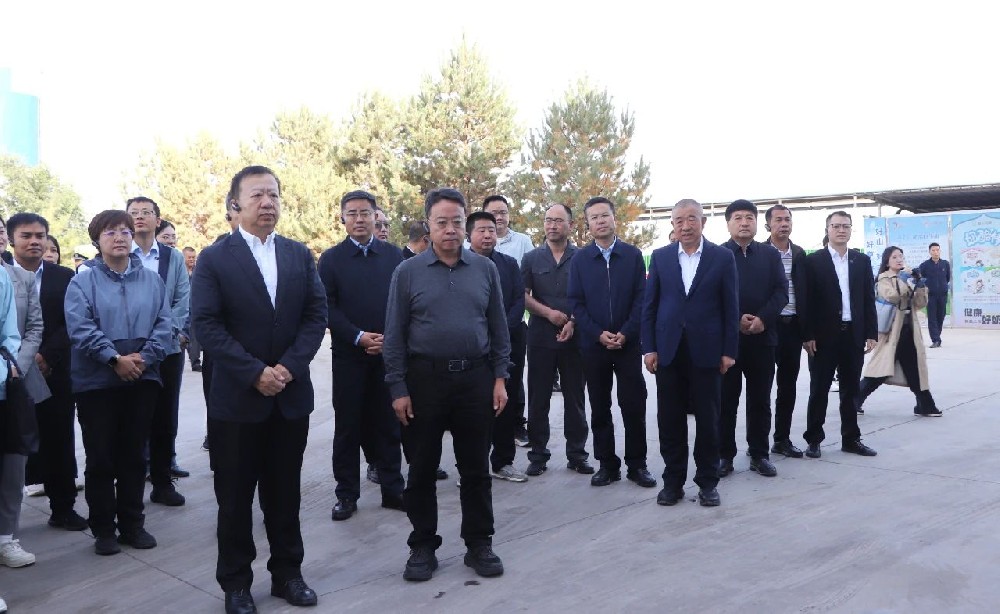 第十四届全国人大代表视察组到甘肃前进集团视察