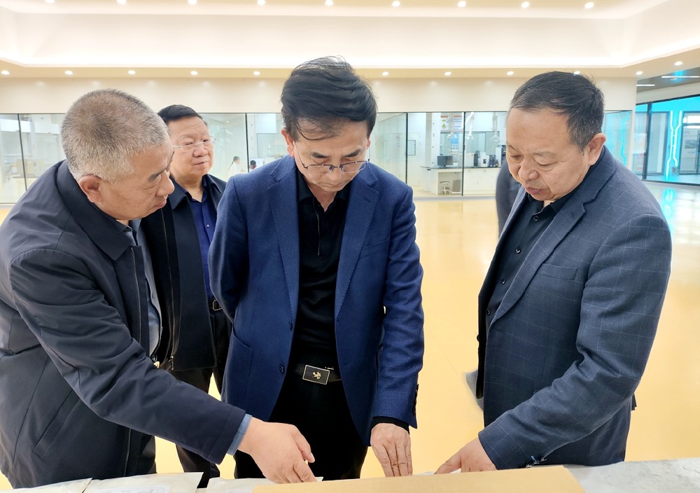 省工信厅副厅长黄宝荣调研甘肃前进集团传祁甘味乳业运营情况