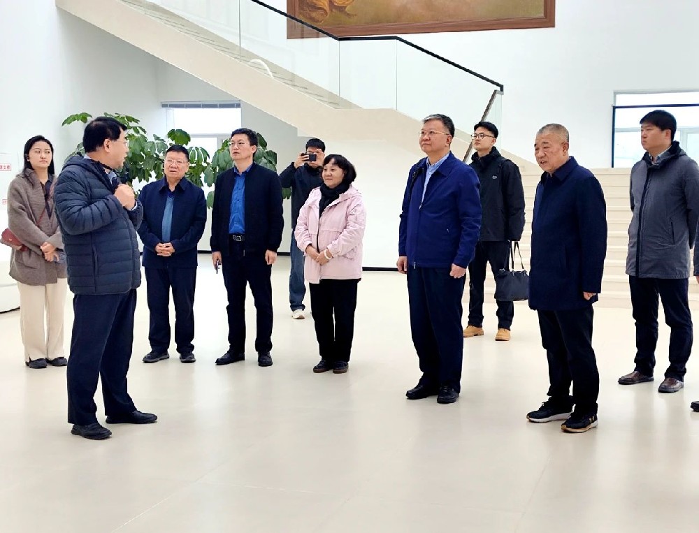 严纯华院士到甘肃前进集团传祁甘味乳业考察
